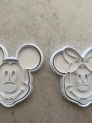 Mickey and Minnie cookie cutters new, set of 2