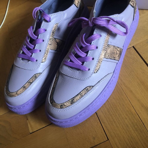 Sneakers new with purple ornaments, size 40