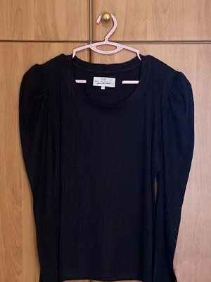 Maki Philosophy black rib blouse like new, size Large