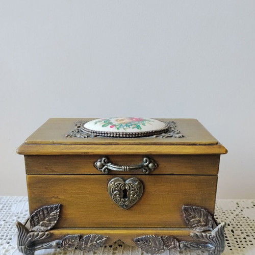 Wooden jewelry box vintage style