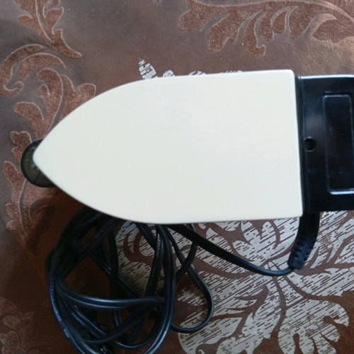 Mini travel iron G.T. TR-8-SP like new with box and carrying case