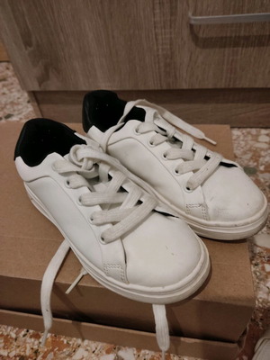 Παιδικά παπούτσια νούμερο 29, άσπρα sneakers