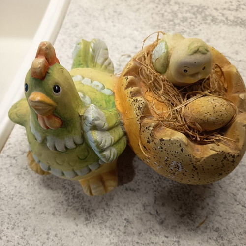 Ceramic decorative hen with nest and chick like new