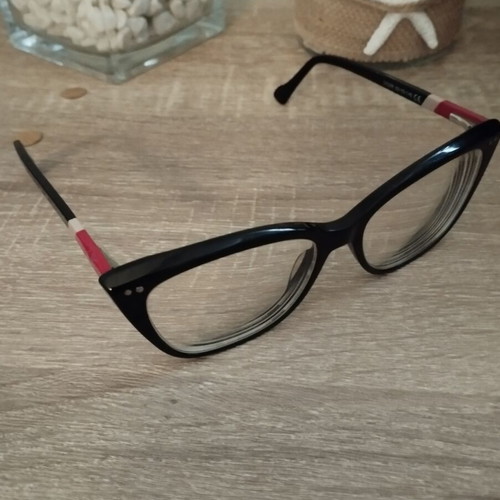 Eyeglasses like new, black and red color