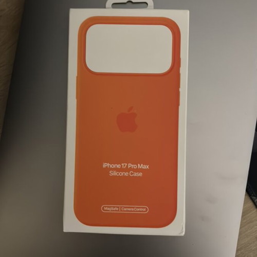 Apple silicone case with MagSafe for iPhone 17 Pro Max