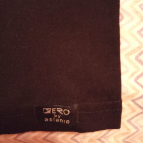 Vero by Aslanis black top new, size M