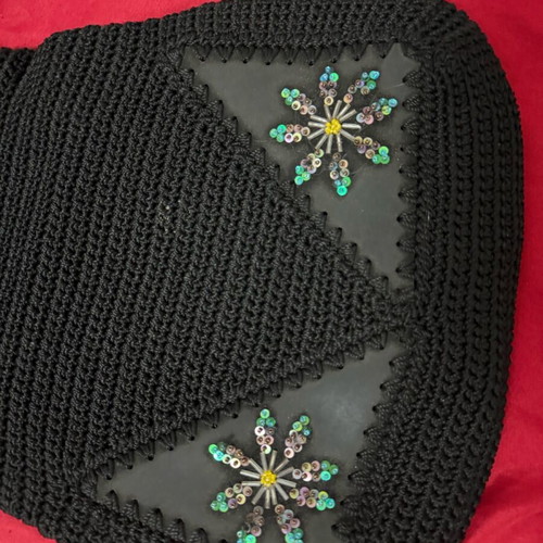 Knitted shoulder bag used with bead design black