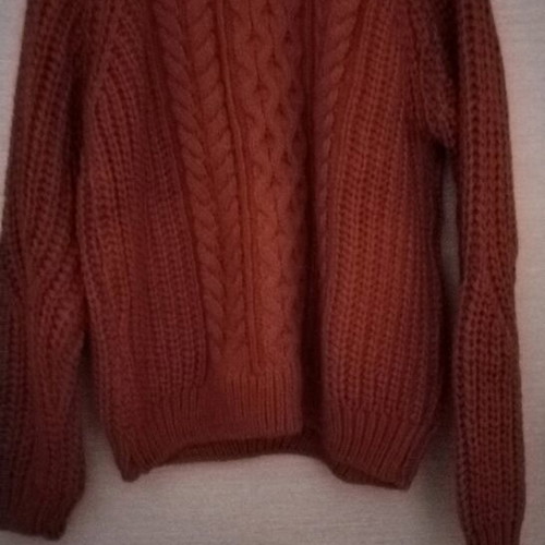 Knitted sweaters khaki and terracotta like new, medium sizes