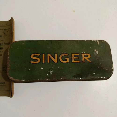 Vintage ραπτικό κουτί Singer μεταχειρισμένο με εξαρτήματα Simanco