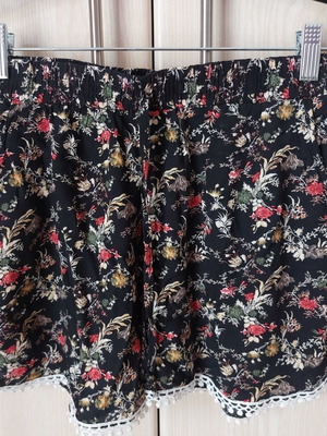 Floral shorts Celestino like new, with pockets and drawstring, size L/XL