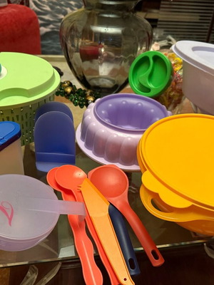 Set of 15 bowls and household utensils like new (Tupperware and more)