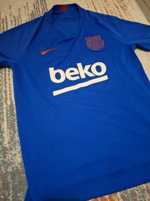 Authentic FC Barcelona 2018/19 training jersey Nike Dri-FIT size M like new