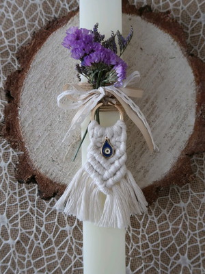 Αρωματική λαμπάδα με άρωμα βανίλιας, αποξηραμένα λουλούδια και χειροποίητο μακραμέ μπρελόκ