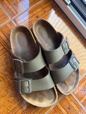 Παντόφλες Birkenstock μεταχειρισμένες, νούμερο 38, γκρι, στενό πέλμα φαρδύ μπροστά