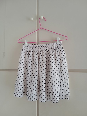 Bershka polka dot skirt like new, size M, black and pink