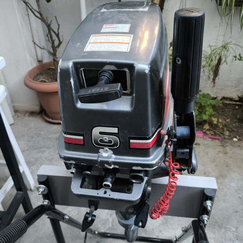 Suzuki 6 HP two-stroke outboard motor like new with inflatable boat