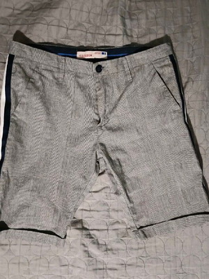 Βερμούδα Chino ανδρική σαν καινούργια, γκρι με sporty λεπτομέρειες μέγεθος M