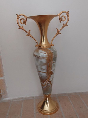 Vintage vase like new made of onyx and bronze