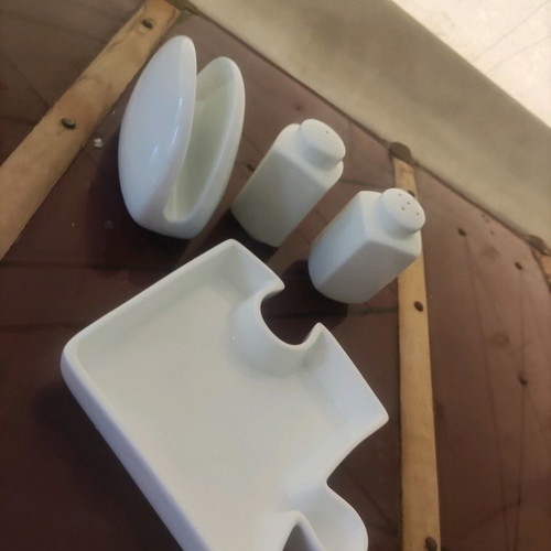 Set of four kitchen items new condition