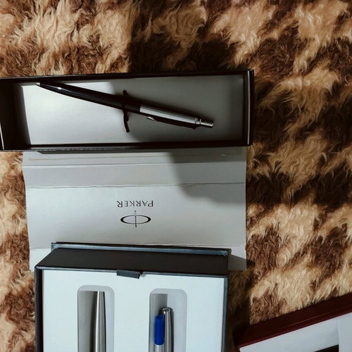 Parker and Sheaffer pens like new with 14k gold nib