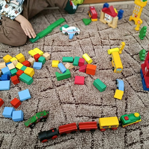 Wooden colorful blocks like new, 97-100 pieces with vehicles