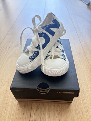 Παπούτσια Converse καινούργια, νούμερο 23, άσπρα και μπλε