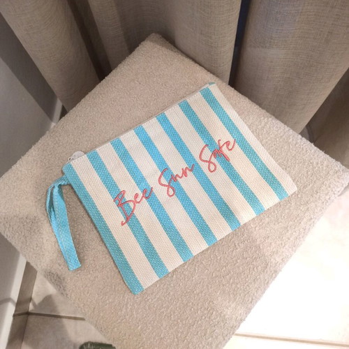 Straw toiletry bag new, white and turquoise, size 26×20.5 cm