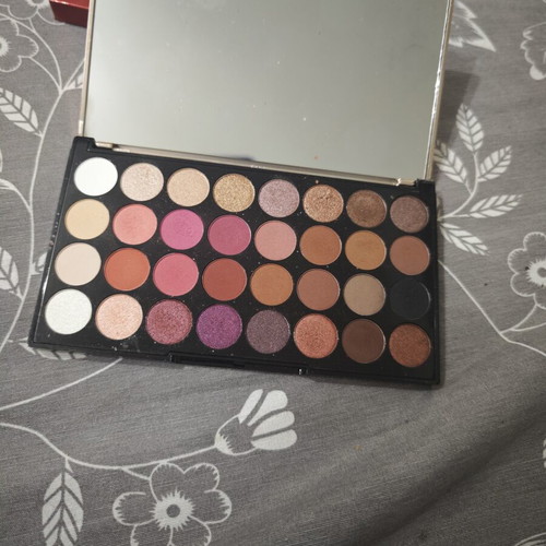Makeup Revolution Eyeshadow Palette Flawless 4 Like New