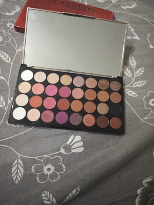 Makeup Revolution Eyeshadow Palette Flawless 4 σαν καινούργιο