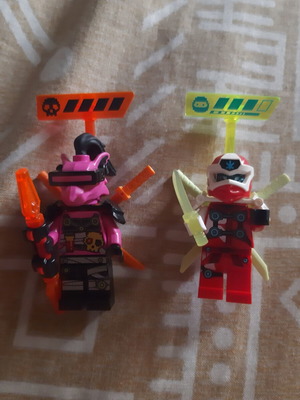 Lego Ninjago 2 figures and 6 swords new