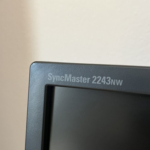 Samsung SyncMaster 2243NW 22-inch LCD monitor