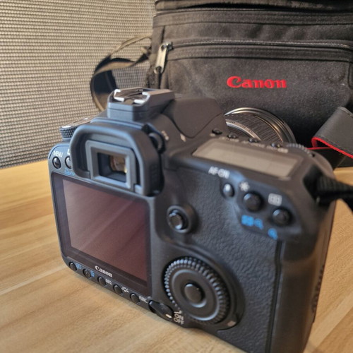 Canon DSLR 50D with Canon 17-55 IS F2.8 lens like new