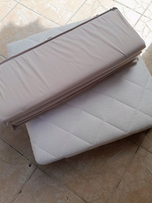 Children's mattress and base like new for cot or crib 120×60