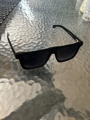 Sunglasses used only once, black