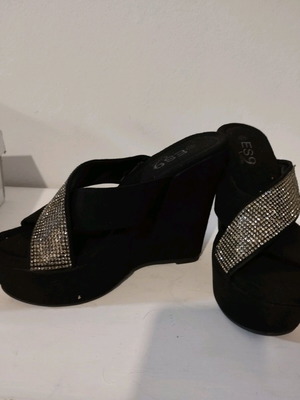 Women's shoes