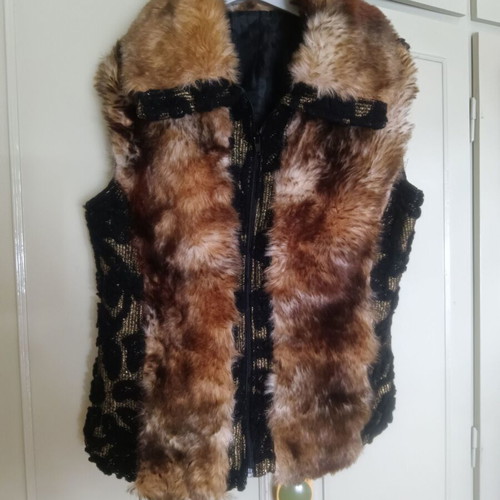 Fur vest Medium with black and gold embroidery, Italian