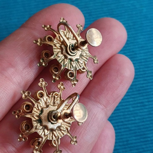 Vintage 60s clip earrings used, gold tone with red and white crystals