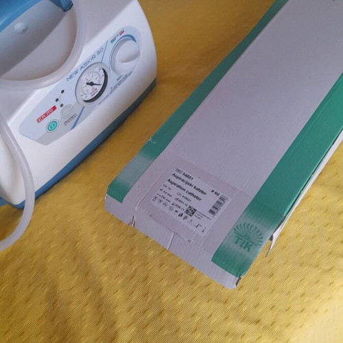 New Askir suction device new with 61 catheters gift
