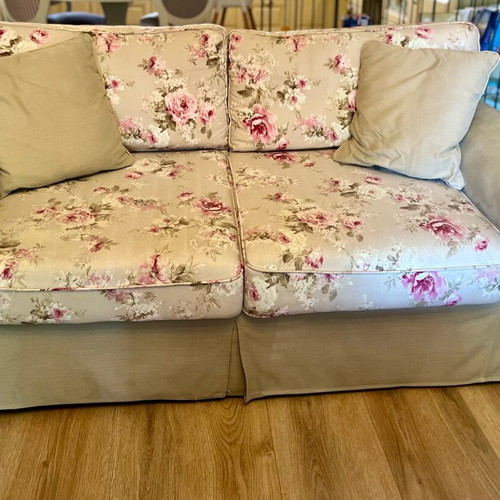 Floral two-seater sofa like new with extra cushions 1.70x90