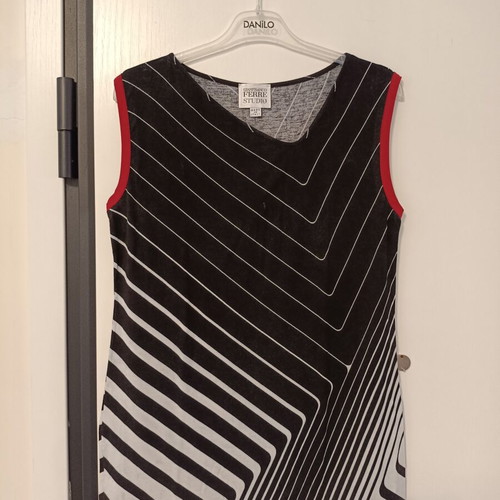 Gianfranco Ferré Studio sleeveless blouse like new, geometric pattern