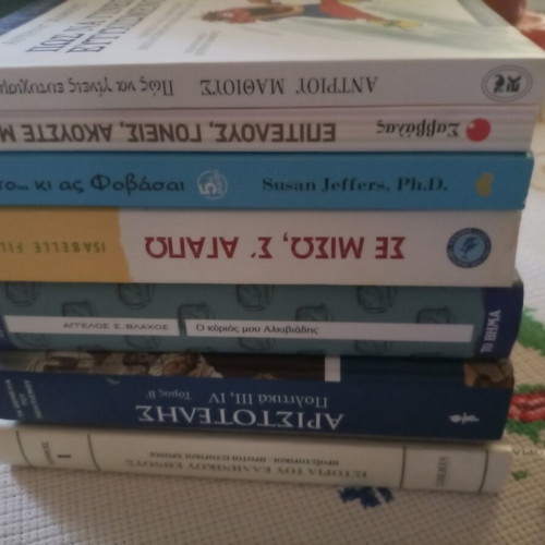 Book set like new, pack of 8, 3 hardcover