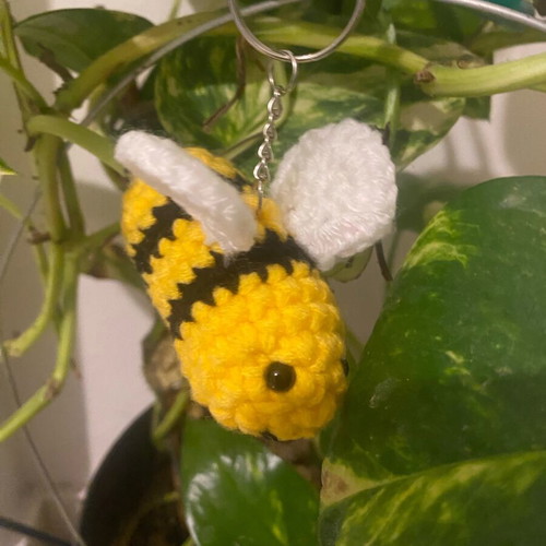 Bee keychain new, black and yellow