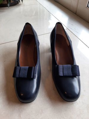 Soffice Sogno leather pumps like new, dark blue, size 39