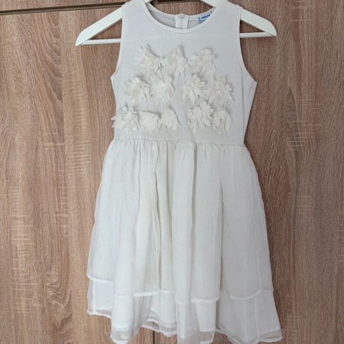 Mayoral white dress with flowers and tulle skirt like new, 10 years