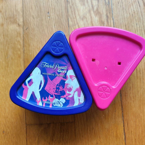 Trivial Pursuit Girls vs Guys like new, pocket size