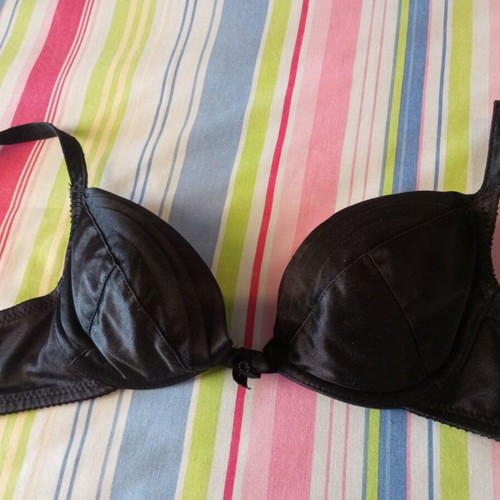 Wonderbra Vintage 90s Original Push-Up Bra like new, black satin