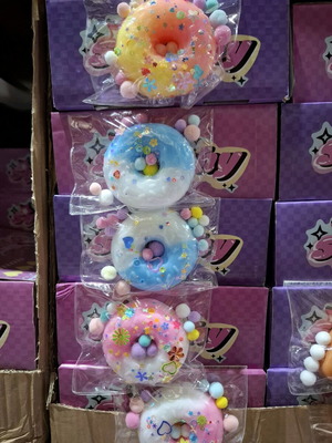 20 бр. Squishy Donuts в кутия за стойка