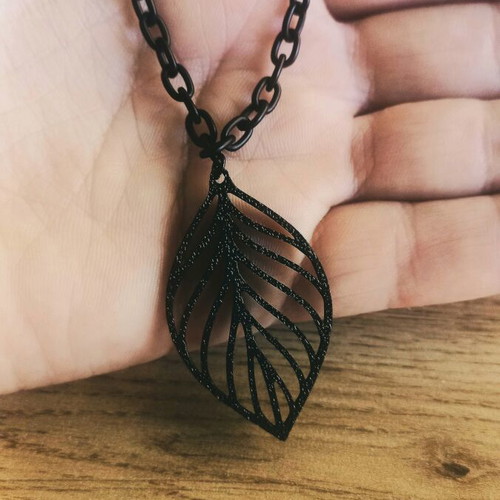 Leaf Total Black necklace, alternative pendant, VÅM Téchne