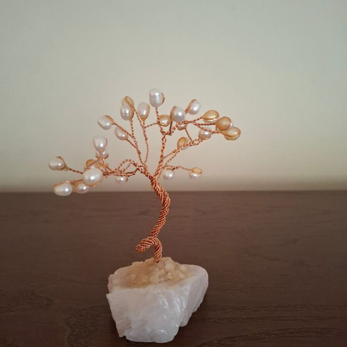 Decorative Feng Shui Tree of Life with Freshwater Pearls and Quartz Base like new