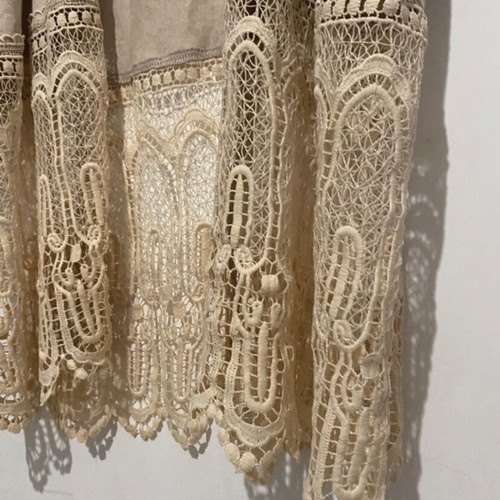 Beige kimono like new with lace and bell sleeves